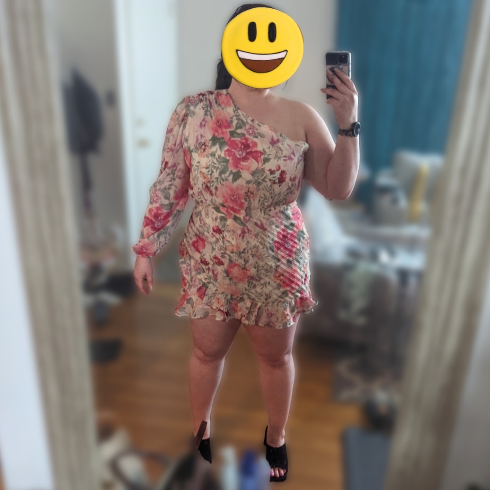 Express One Shoulder Floral Romper - Picture 12 of 12